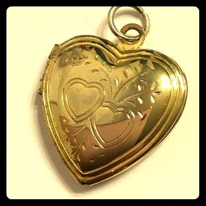 Vintage gold tone heart pendant locket for photos